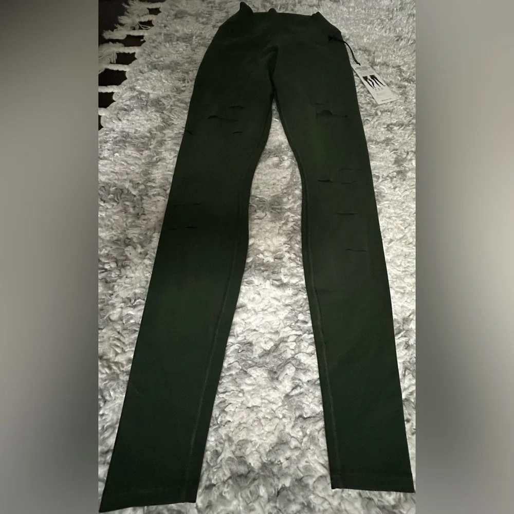 RARE ALO NWT High Waist Ripped Warrior Leggings in Hunter Green— XS
